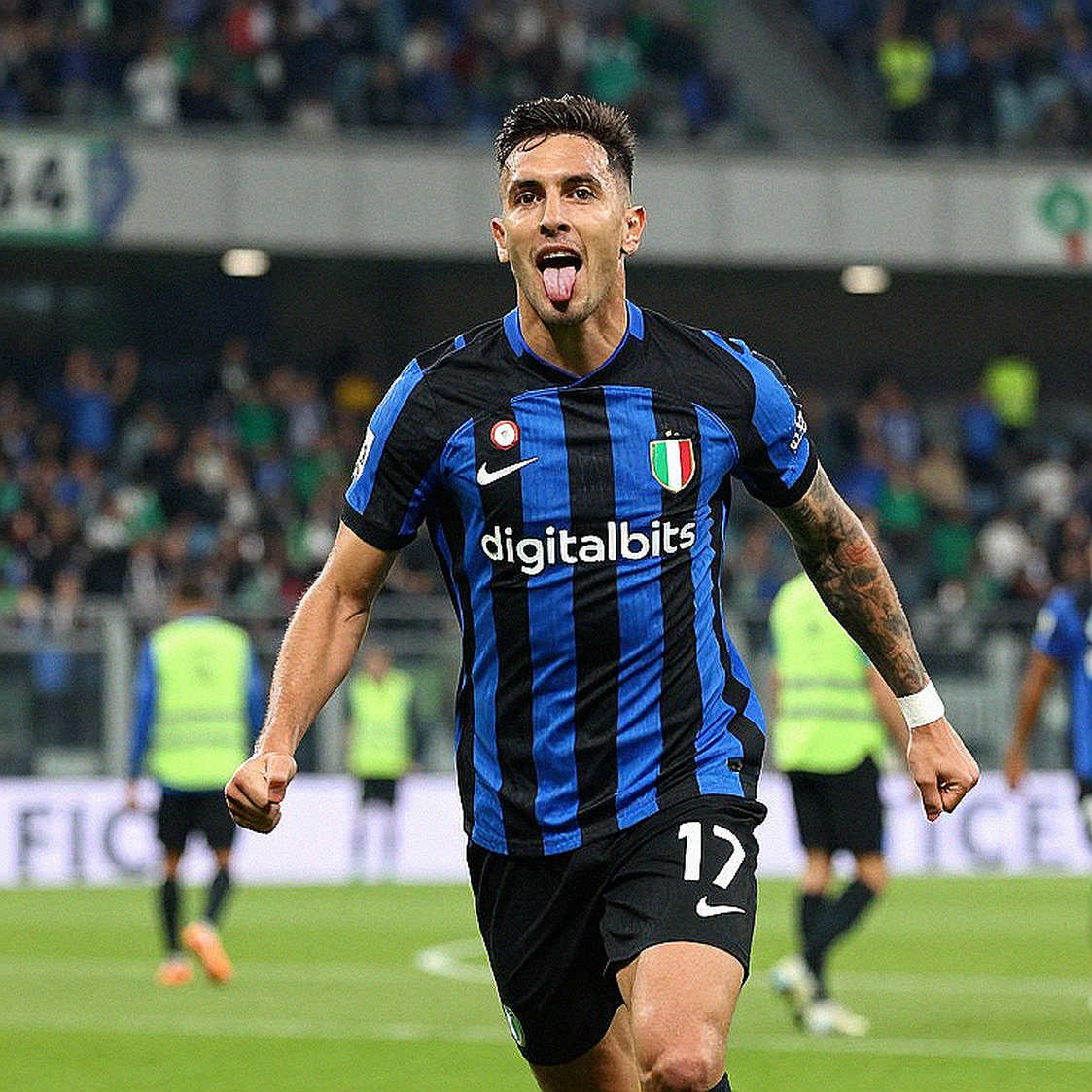 Blockchain Enters Football's Ledger: From Fan Tokens to Smart Contracts, the New Game in the Transfer Market