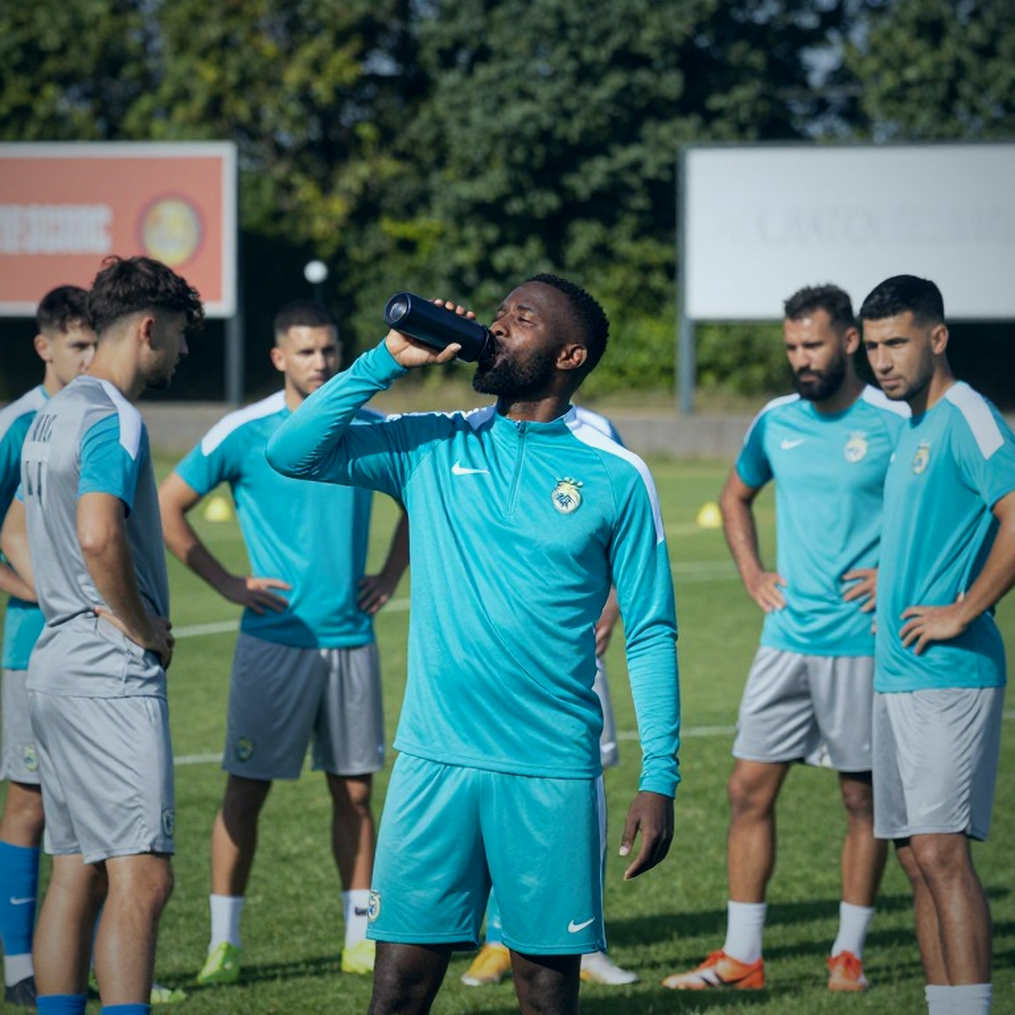 Blockchain Enters Football's Ledger: From Fan Tokens to Smart Contracts, the New Game in the Transfer Market