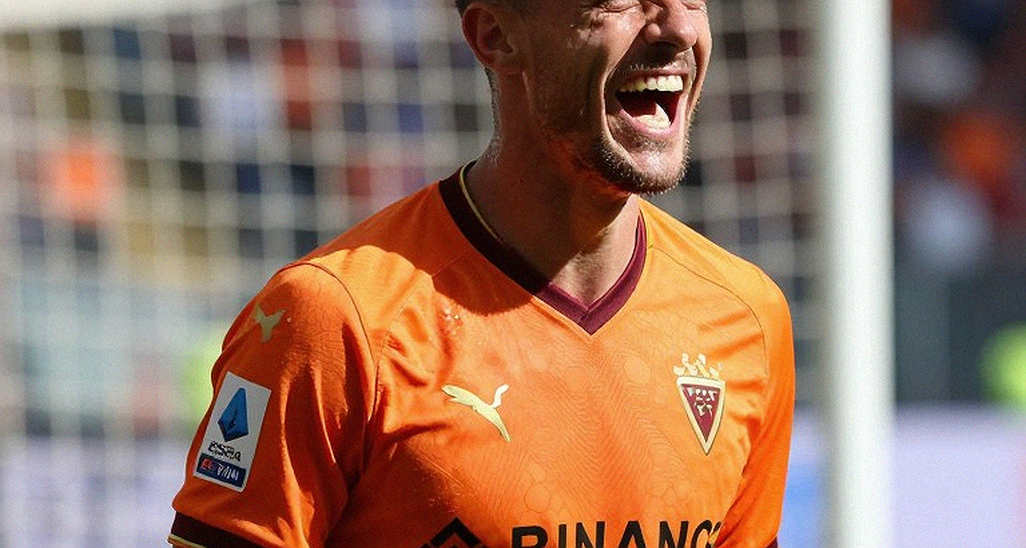 Pablo Garcia's 13 Goals and Spain's Silent Door: A Contract Desk Reading