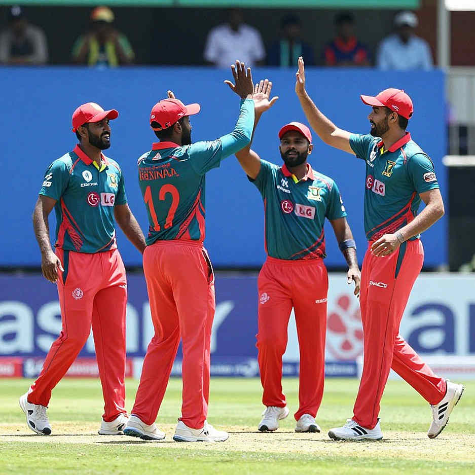 নিলামের কোলাহলে শুনি খালি গ্যালারির শব্দ