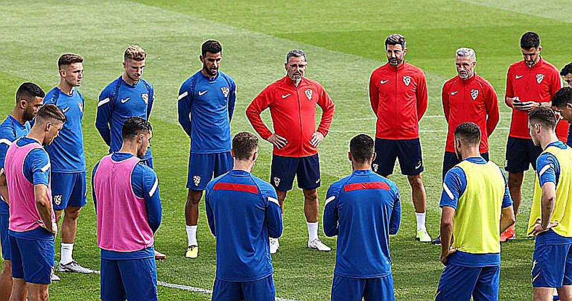 Pitch Tempo, Chain Rhythm: The Quiet Blockchain Incursion into Football's Economy Pitch Tempo, Chain Rhythm: The Quiet Blockchain Incursion into Football's Economy