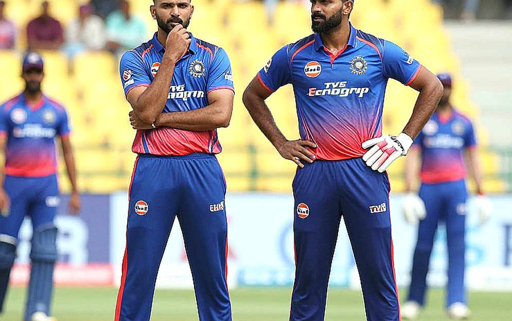 ‘৫০ ওভার ব্যাট করতে হবে’ — সিমন্সের এক বাক্যে যে ফাইলটা খুলে গেল ‘৫০ ওভার ব্যাট করতে হবে’ — সিমন্সের এক বাক্যে যে ফাইলটা খুলে গেল